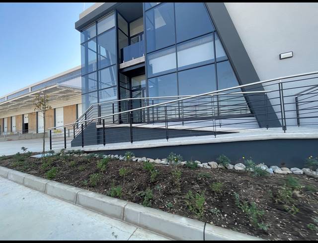 1,910M² WAREHOUSE TO LET IN AIRPORT PARK